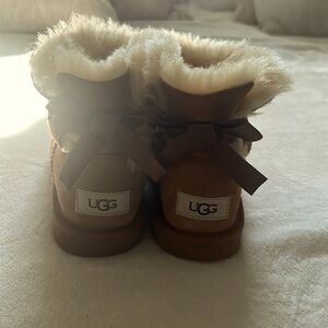 Ugg Mini Bailey Bow chestnut